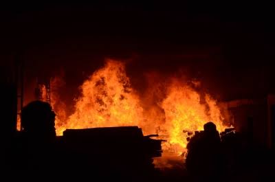 पटाकों से लगी आग, 10 विघा धान की पुआल बनी राख