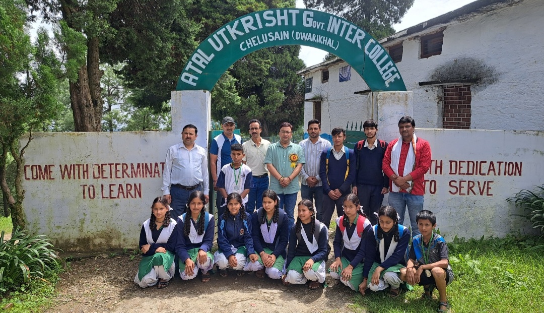 मेजर ध्यान चन्द्र की स्मृति में ब्लॉक प्रमुख महेन्द्र सिंह राणा ने खिलाडियों को किया पुरूस्कृत।