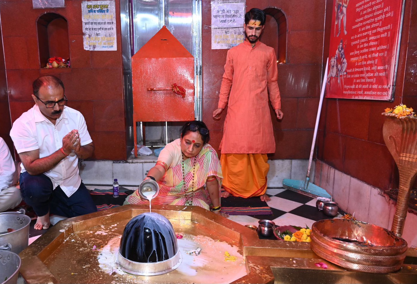विधानसभा अध्यक्ष ने वीरभद्र महादेव मंदिर में किया रुद्राभिषेक।
