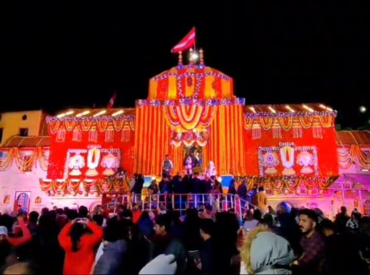 बद्रीनाथ धाम के दर्शनों के लिए भक्तों का लगा तांता।