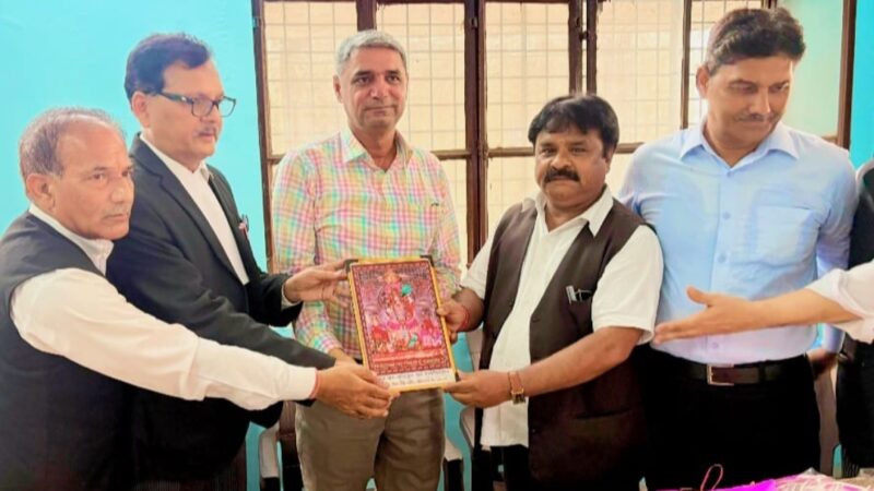 उत्तराखंड बार काउंसलिंग के सदस्य का अधिवक्ताओं ने किया स्वागत।